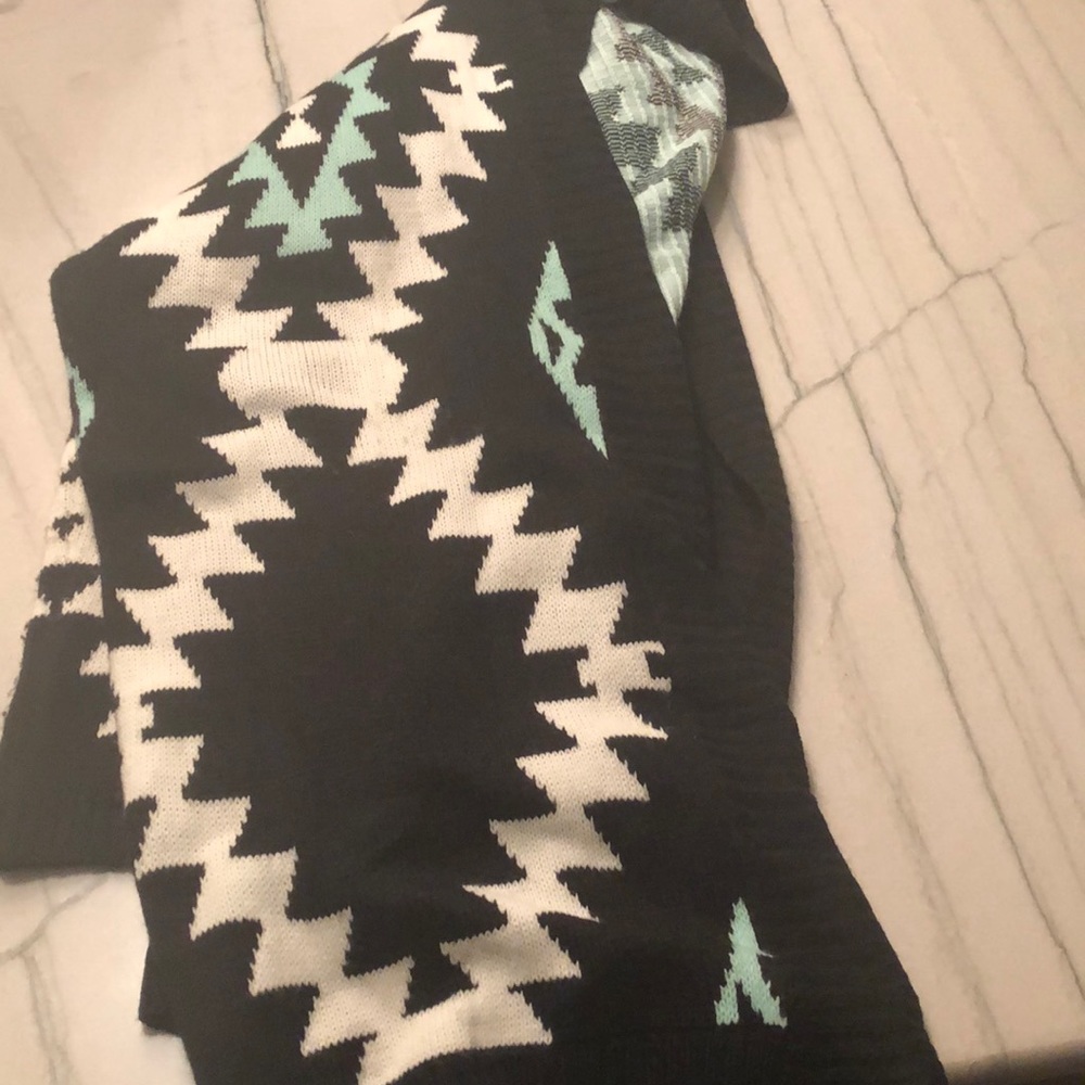 Oversized Aztec patterned sweater size m/L - Picture 3 of 5